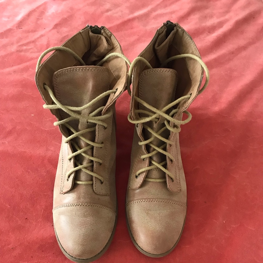 Guess tan combat boots